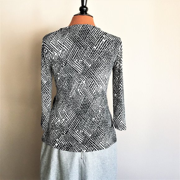 ANN TAYLOR Graphic Print Crossover Faux Wrap Top - Picture 6 of 9